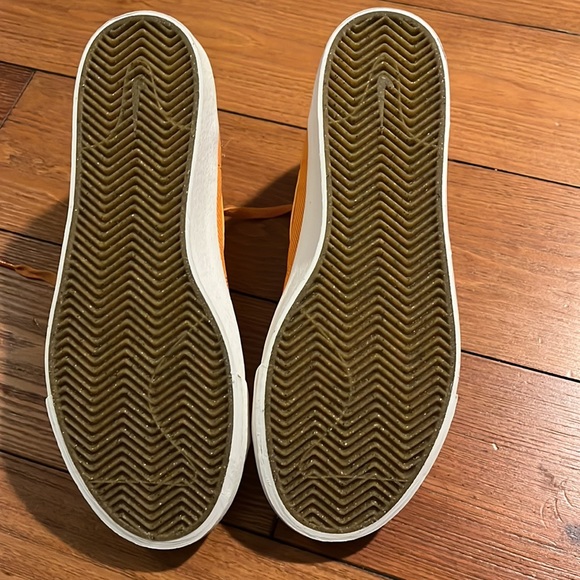 Nike - Picture 3 of 4